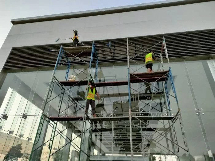 vệ sinh bảng hiệu alu Cần Thơ