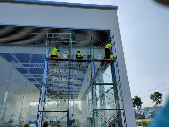 vệ sinh bảng hiệu alu Cần Thơ
