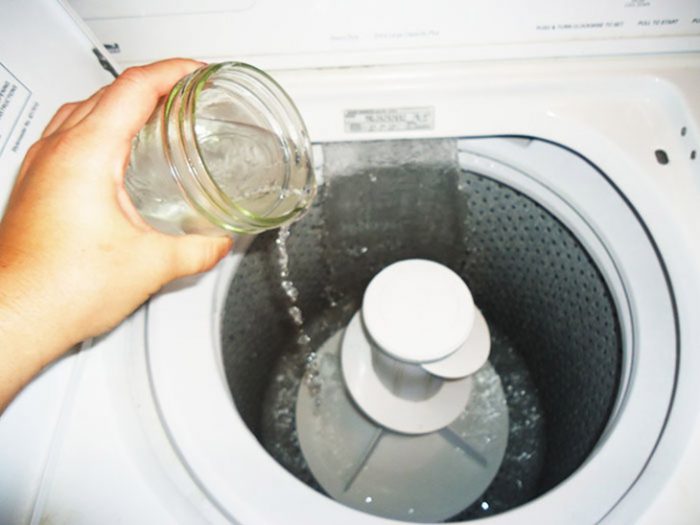 Vệ sinh máy giặt bằng baking soda