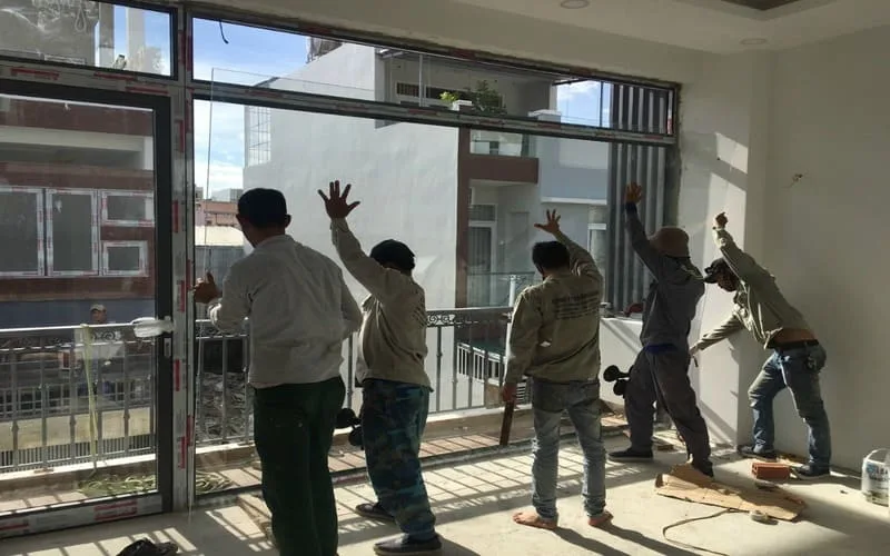 Lắp Đặt Cửa Kính Cường Lực Tại Cần Thơ Giá Chỉ 40K 21 Thi công vách kính mặt dựng Cần Thơ