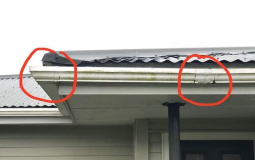 Cách sửa máng xối bị thủng