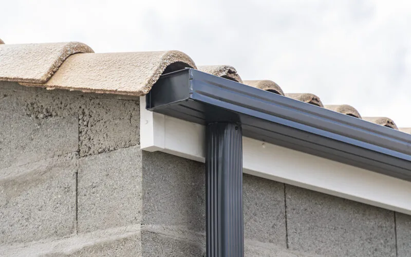 Thi Công Lắp Đặt Máng Xối Nhựa Tại Cần Thơ - Giá Từ 80K 16 Lắp đặt máng xối tại nhà